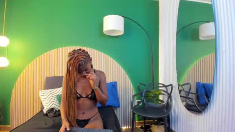 Halley Lorens online show from September 2025 06:18:02 PM