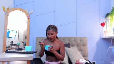 Halley Lorens online show from November 2025 07:14:01 PM