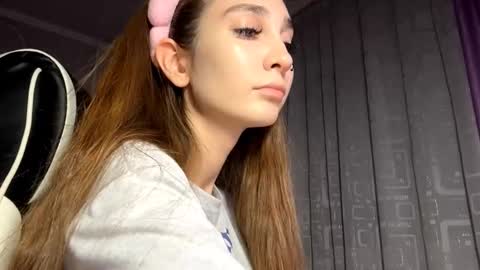 Snapshot of halliemcanaw chatting on November 2025 03:14:02 PM Holly online show from November 2025 03:14:02 PM