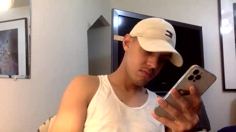 handsome01_ online show from January 2026 12:58:01 AM