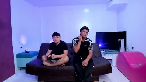 leonardfarrucknick and otis online show from February 2026 12:06:02 PM