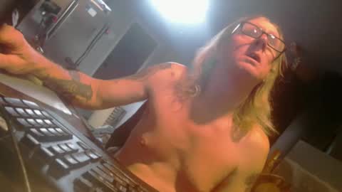 Snapshot of handyman5303 chatting on December 2024 05:54:02 PM Handystudman online show from December 2024 05:54:02 PM