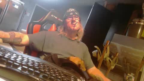 Snapshot of handyman5303 chatting on December 2024 06:49:02 AM Handystudman online show from December 2024 06:49:02 AM