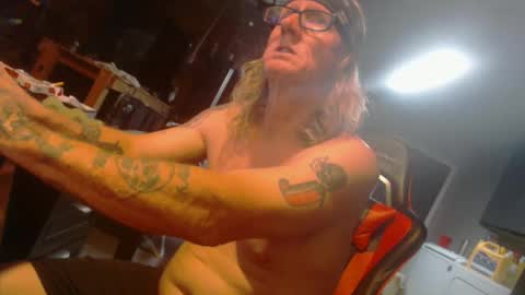 Snapshot of handyman5303 chatting on December 2024 01:45:01 AM Handystudman online show from December 2024 01:45:01 AM