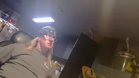 handystud33 online show from March 2026 04:07:02 AM