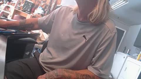 handystud33 online show from April 2026 06:10:02 PM