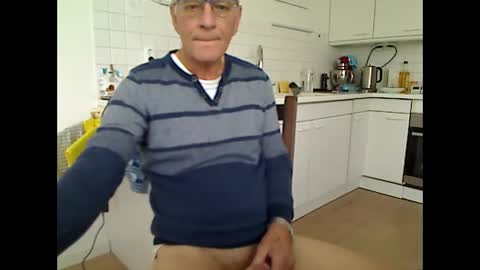 Snapshot of hankk54 chatting on November 2025 10:14:01 AM hankk54 online show from November 2025 10:14:01 AM