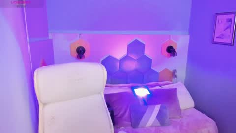 hanna  online show from December 2024 10:34:02 AM