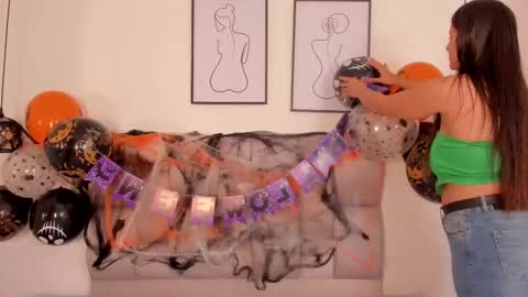 hanna__evans_ online show from October 2025 12:26:02 PM