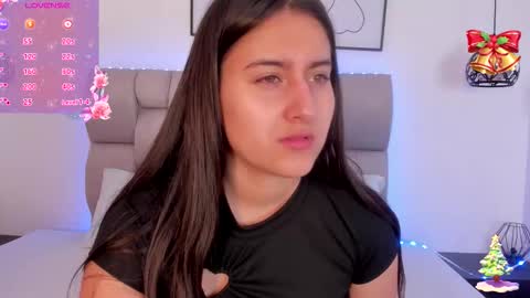 hanna__evans_ online show from November 2025 12:08:02 PM