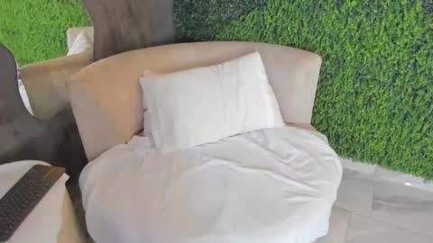 Hanna online show from December 2025 03:18:02 PM