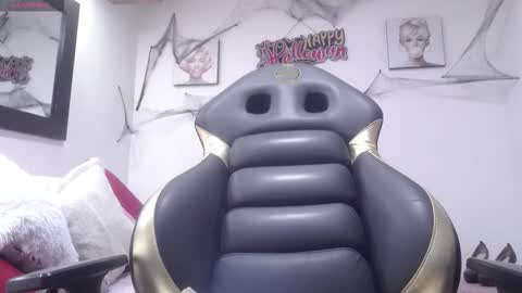 hanna_lamber online show from October 2025 11:23:02 AM