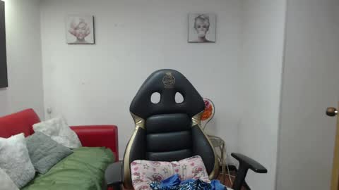 hanna_lamber online show from April 2026 11:19:01 AM