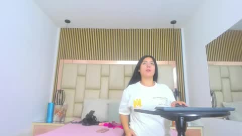 Snapshot of hannaandcherri chatting on November 2025 08:09:01 PM hannaANDcherri online show from November 2025 08:09:01 PM