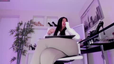 HANNAH HOWELL online show from June 2026 10:28:02 AM