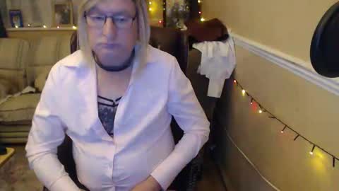 hannahcd57 online show from April 2026 09:06:02 PM