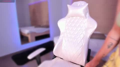 Snapshot of hannahmonttgomery chatting on November 2025 06:29:02 PM hannahmonttgomery Help me reach 100 Hands up online show from November 2025 06:29:02 PM