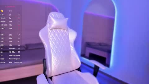 Snapshot of hannahmonttgomery chatting on January 2026 05:18:01 PM hannahmonttgomery Help me reach 100 Hands up online show from January 2026 05:18:01 PM