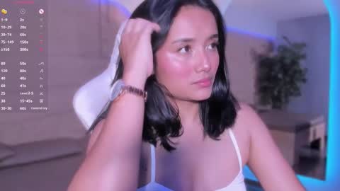 Snapshot of hannahmonttgomery chatting on March 2026 04:33:01 PM hannahmonttgomery Help me reach 100 Hands up online show from March 2026 04:33:01 PM