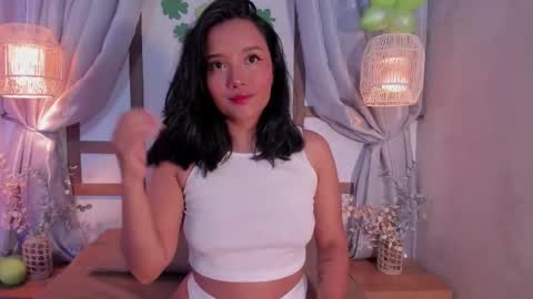 Snapshot of hannahmonttgomery chatting on March 2026 12:30:02 PM hannahmonttgomery Help me reach 100 Hands up online show from March 2026 12:30:02 PM