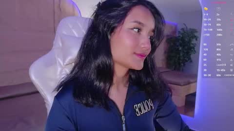 Snapshot of hannahmonttgomery chatting on April 2026 05:07:02 PM hannahmonttgomery Help me reach 100 Hands up online show from April 2026 05:07:02 PM