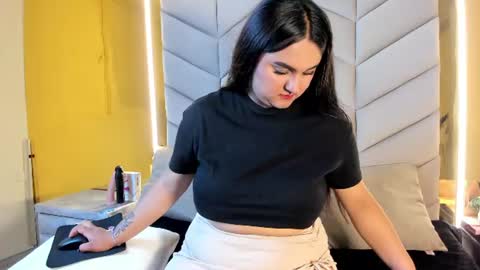 Snapshot of hanny_thomson chatting on June 2026 04:00:01 AM Hanny online show from June 2026 04:00:01 AM