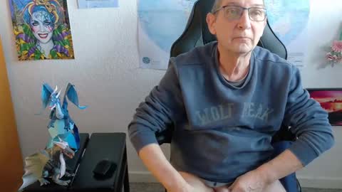 Snapshot of hansi63 chatting on February 2025 03:18:02 PM charly online show from February 2025 03:18:02 PM