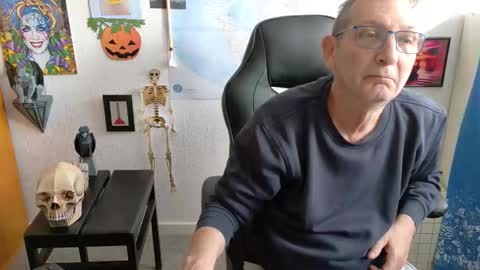 Snapshot of hansi63 chatting on September 2025 07:43:02 AM charly online show from September 2025 07:43:02 AM