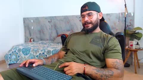 hanz_col online show from November 2025 02:34:02 AM