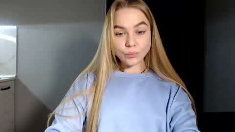 happy_fox_ online show from December 2024 09:43:02 PM