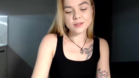 happy_fox_ online show from January 2025 07:43:01 PM