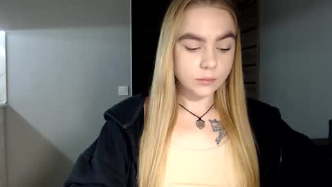 happy_fox_ online show from January 2025 08:54:01 PM