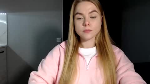 happy_fox_ online show from February 2025 07:59:01 PM