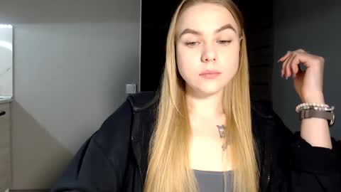 happy_fox_ online show from February 2025 04:15:02 PM