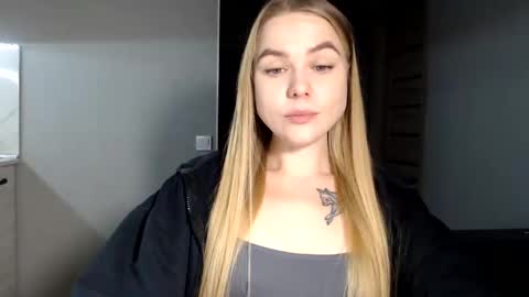 happy_fox_ online show from February 2025 07:21:01 PM