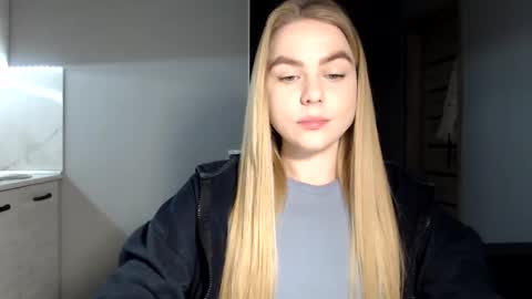 happy_fox_ online show from March 2025 09:48:02 PM