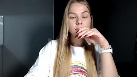 happy_fox_ online show from October 2025 10:10:01 PM