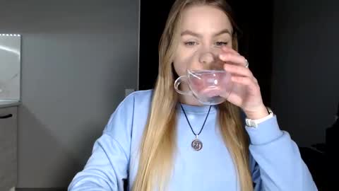 happy_fox_ online show from March 2026 07:15:02 PM