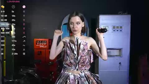 Evy  online show from October 2025 03:18:01 PM