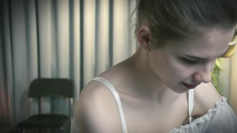 Evy  online show from April 2026 03:19:02 PM