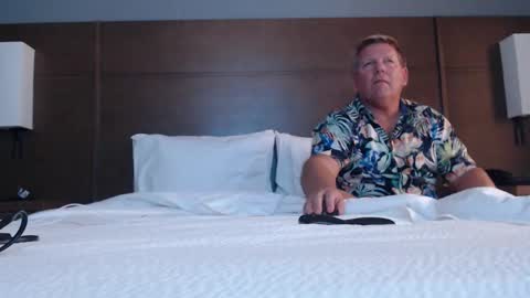 Steele and Cassie online show from December 2025 04:54:01 AM