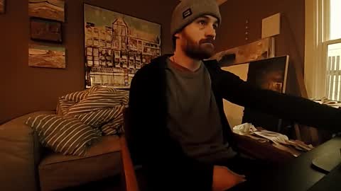 Tom online show from November 2025 08:22:01 PM