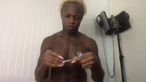 Snapshot of hardylamour chatting on December 2025 07:18:01 PM Hardy Lamour online show from December 2025 07:18:01 PM