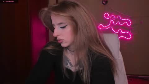 Julia online show from March 2025 05:09:01 AM