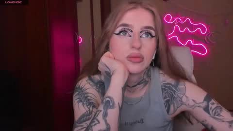 Julia online show from March 2025 05:46:02 AM