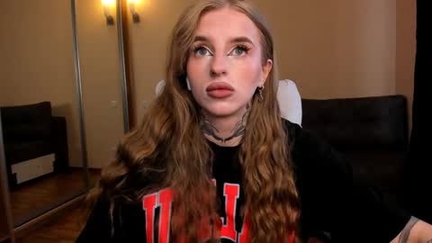 Julia online show from April 2026 05:07:01 AM