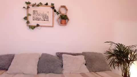 Harmony    Please help me to reach 100 thumbs up online show from December 2024 01:15:02 AM