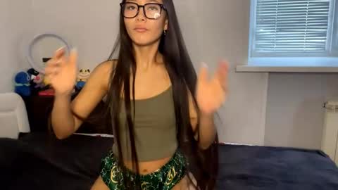 Naomi online show from October 2025 01:09:01 AM