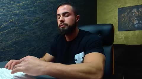 HayesWood online show from November 2025 06:00:02 AM