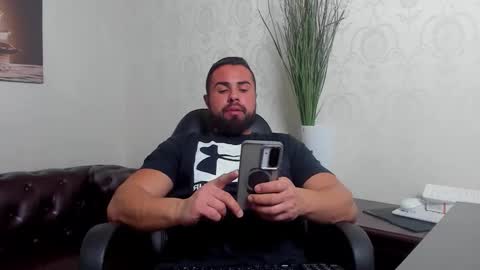 HayesWood online show from November 2025 05:50:01 AM